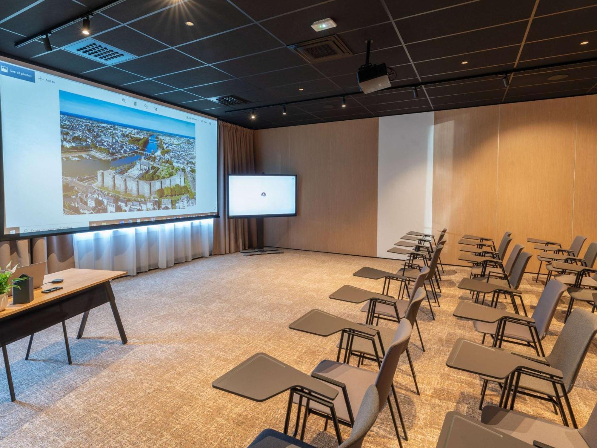 Novotel Angers Lac De Maine Экстерьер фото