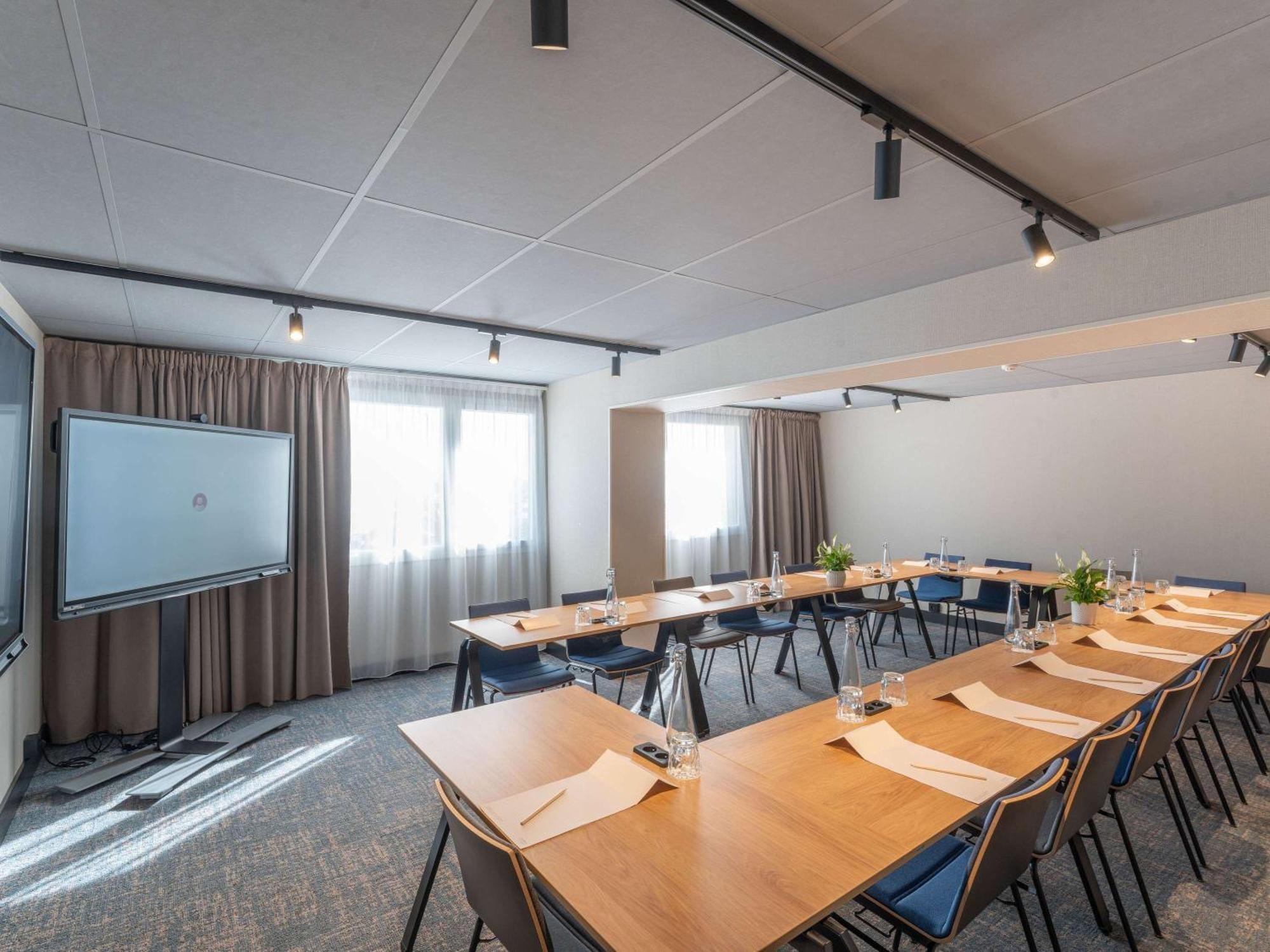 Novotel Angers Lac De Maine Экстерьер фото